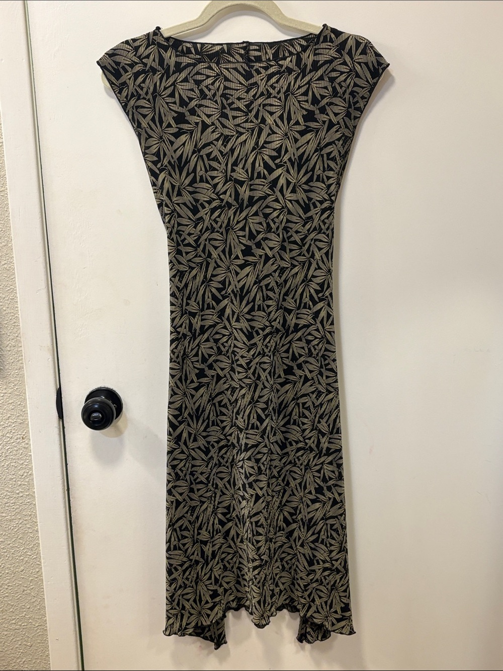 Women's Black and green Leaf-Print Cap-Sleeve Dress